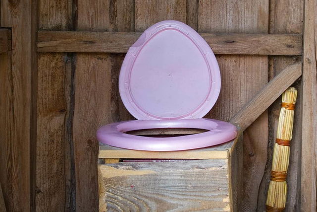 Guide to camping toilets: Dry toilet - definition, price, variants