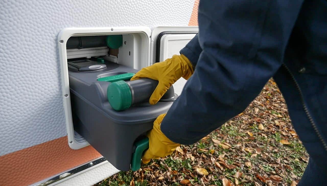 Guide to camping toilets: Chemical toilet - how it works, sanitary additives, disposal