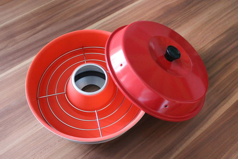 These Omnia accessories ensure a varied camping kitchen on the go