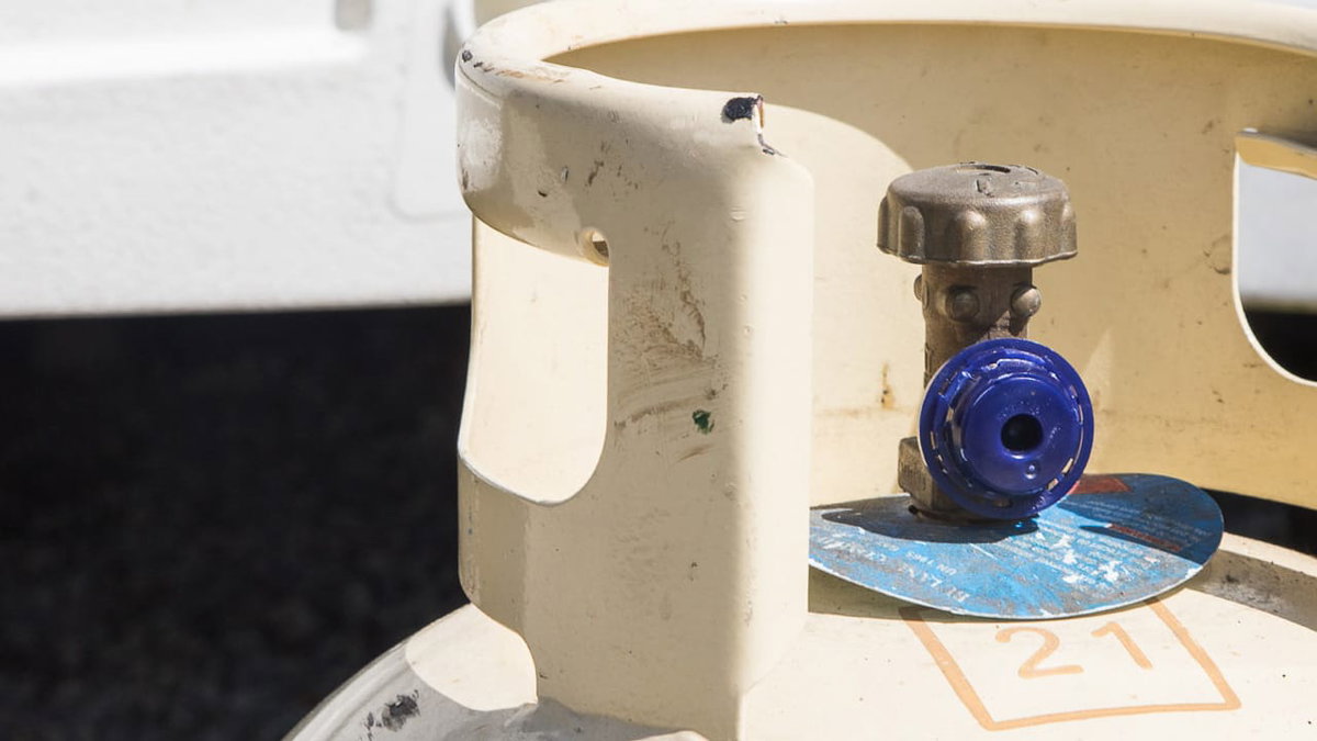 Connecting a gas cylinder in France