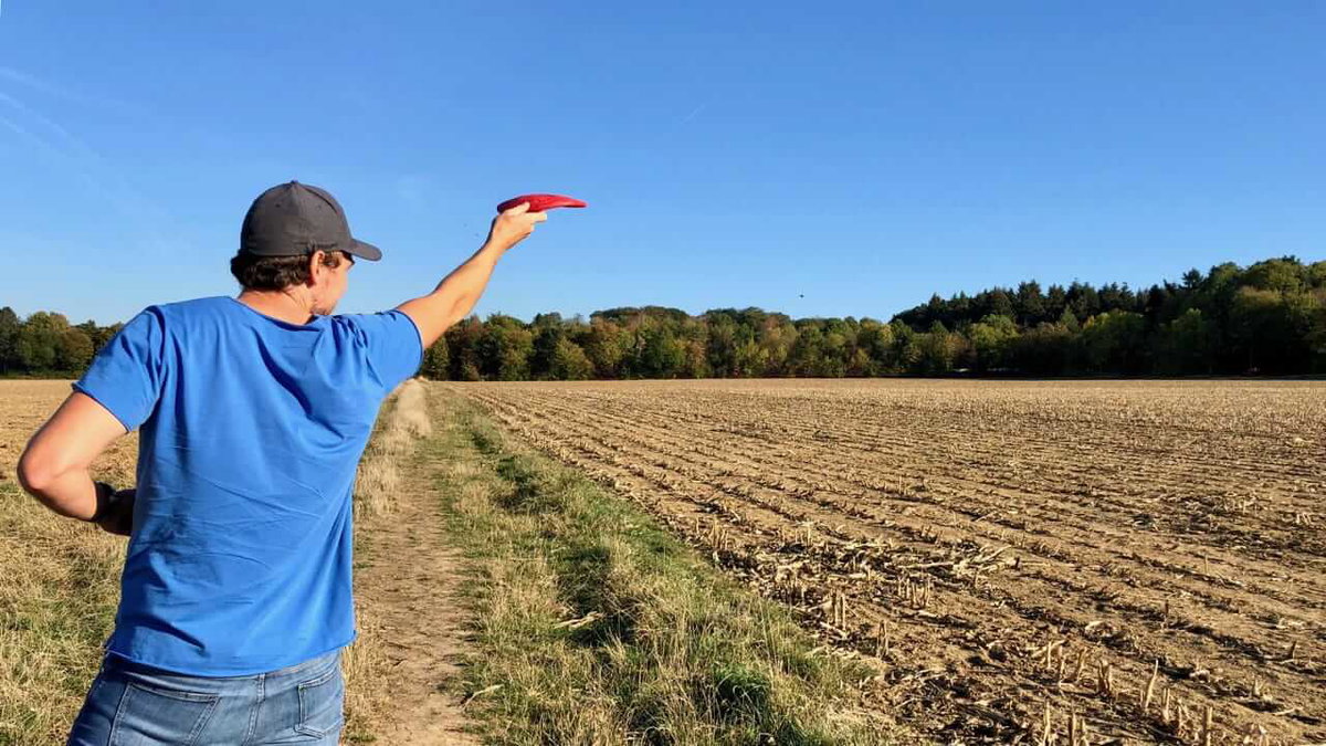 Mit einer Frisbee spielt man gerne unterwegs auf Reisen