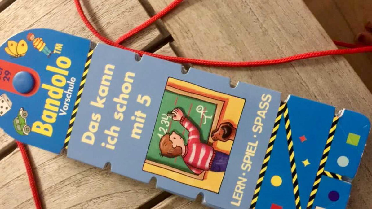 Bandolo ist ein beliebtes Kinder - Spiel fuer unterwegs Foto Henrike Michel