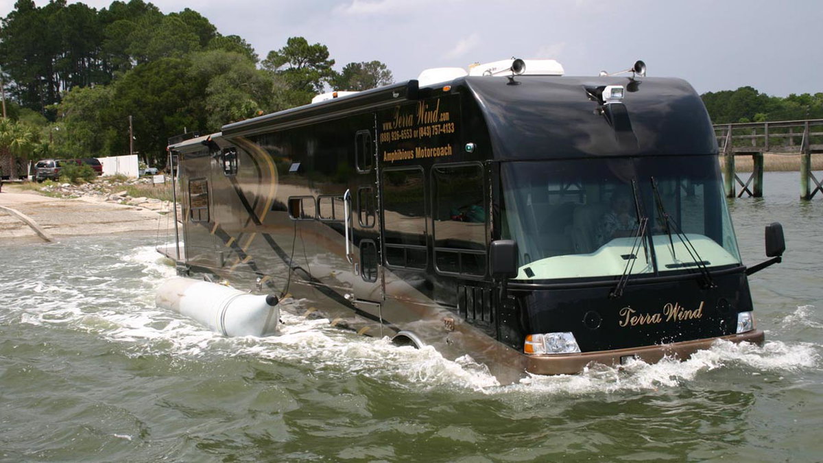 Der Terra Wind auf dem Weg ins Wasser