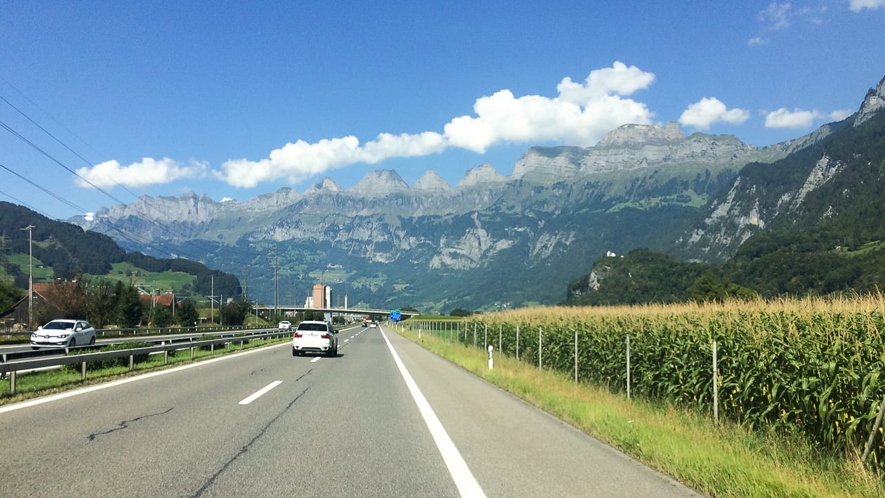 Traffic rules Italy: speed limits, tolls and special features for campers