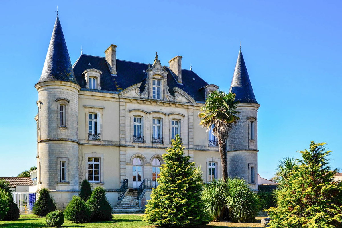 Gebäude in Saint Pierre auf der französischen Insel Ile d Oleron