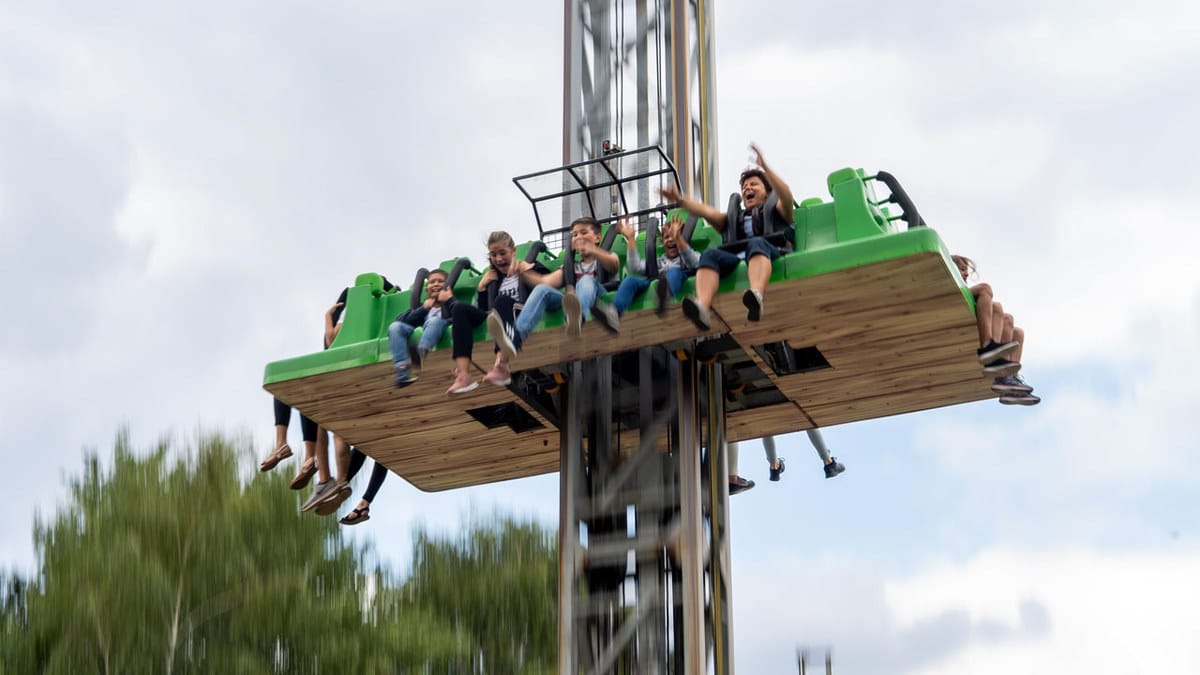 Der Victoria Freefall Tower im Serengeti Park