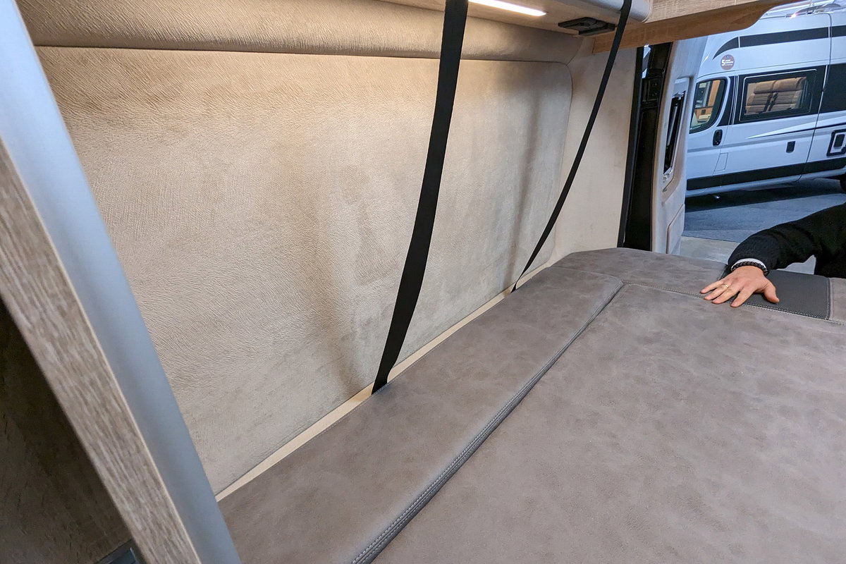 MegaMobil Lounge fold-down bed