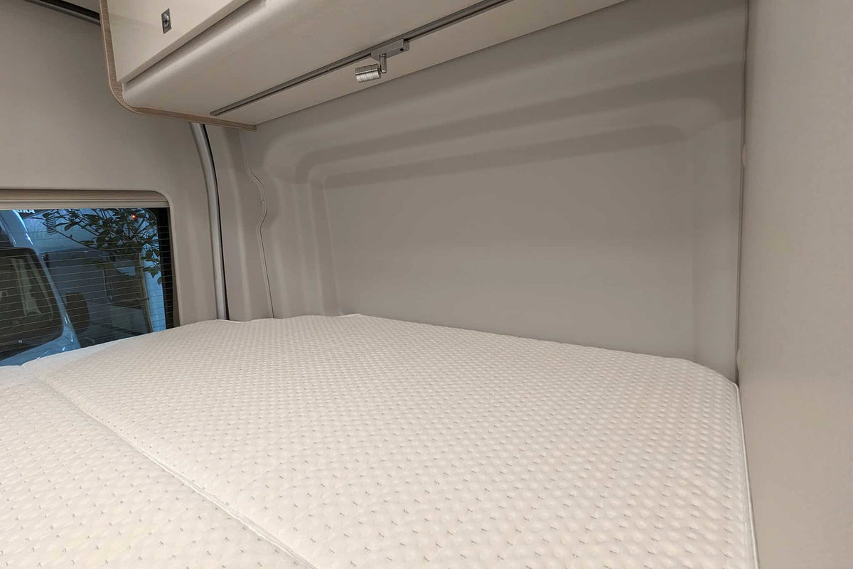 Bürstner Lineo C 590 bed