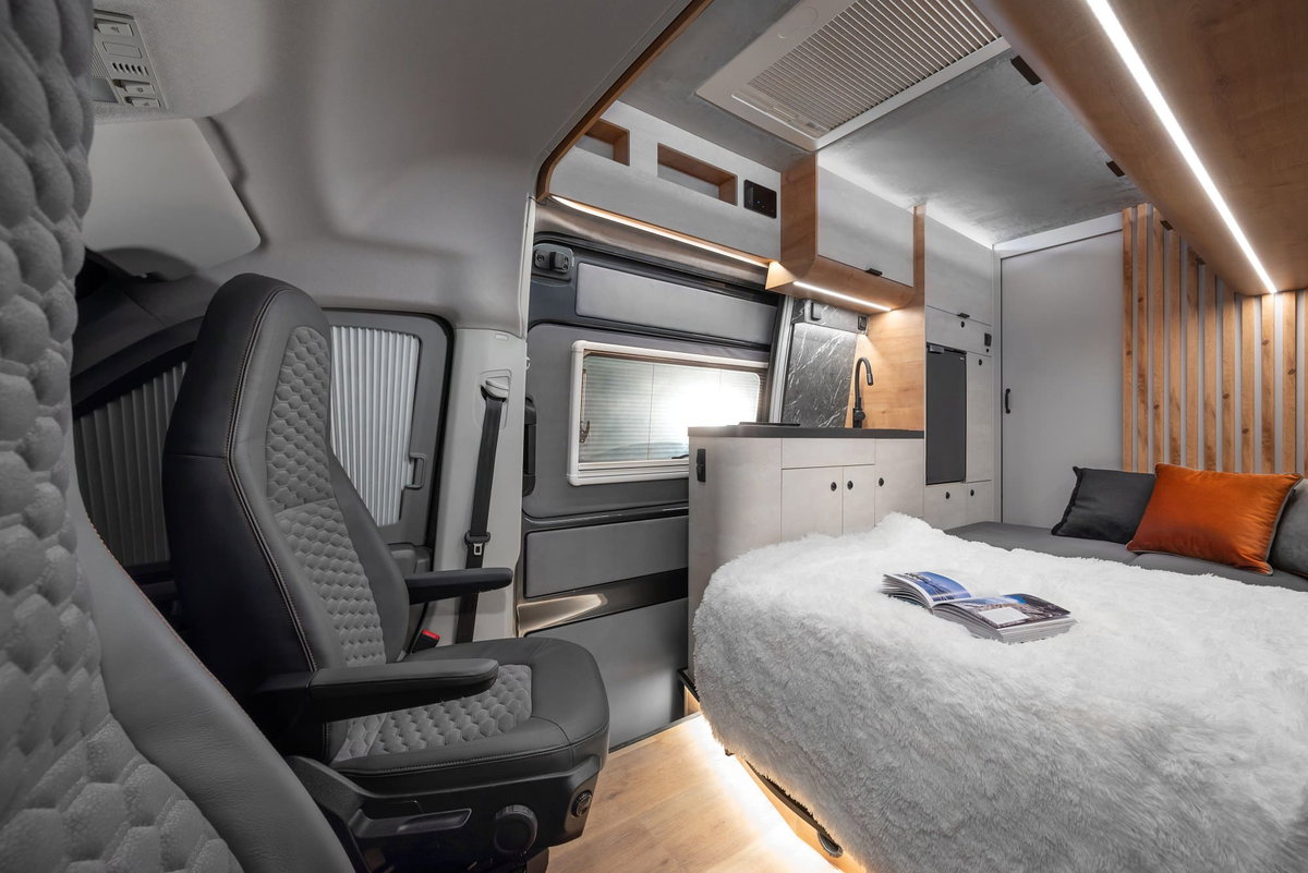 Globe-Traveller Falcon Bett Fahrerkabine