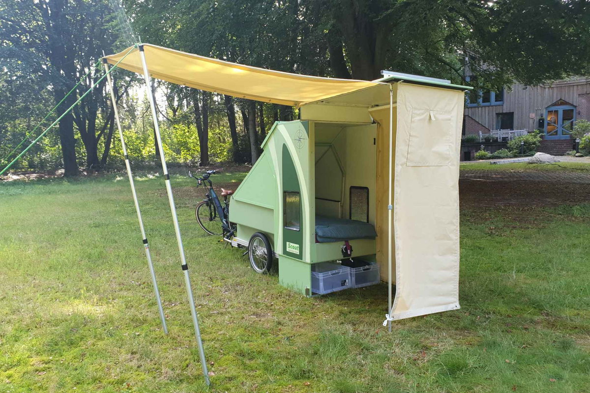 A small awning can also be attached to this model to extend the living space. (c) CreaConstruct
