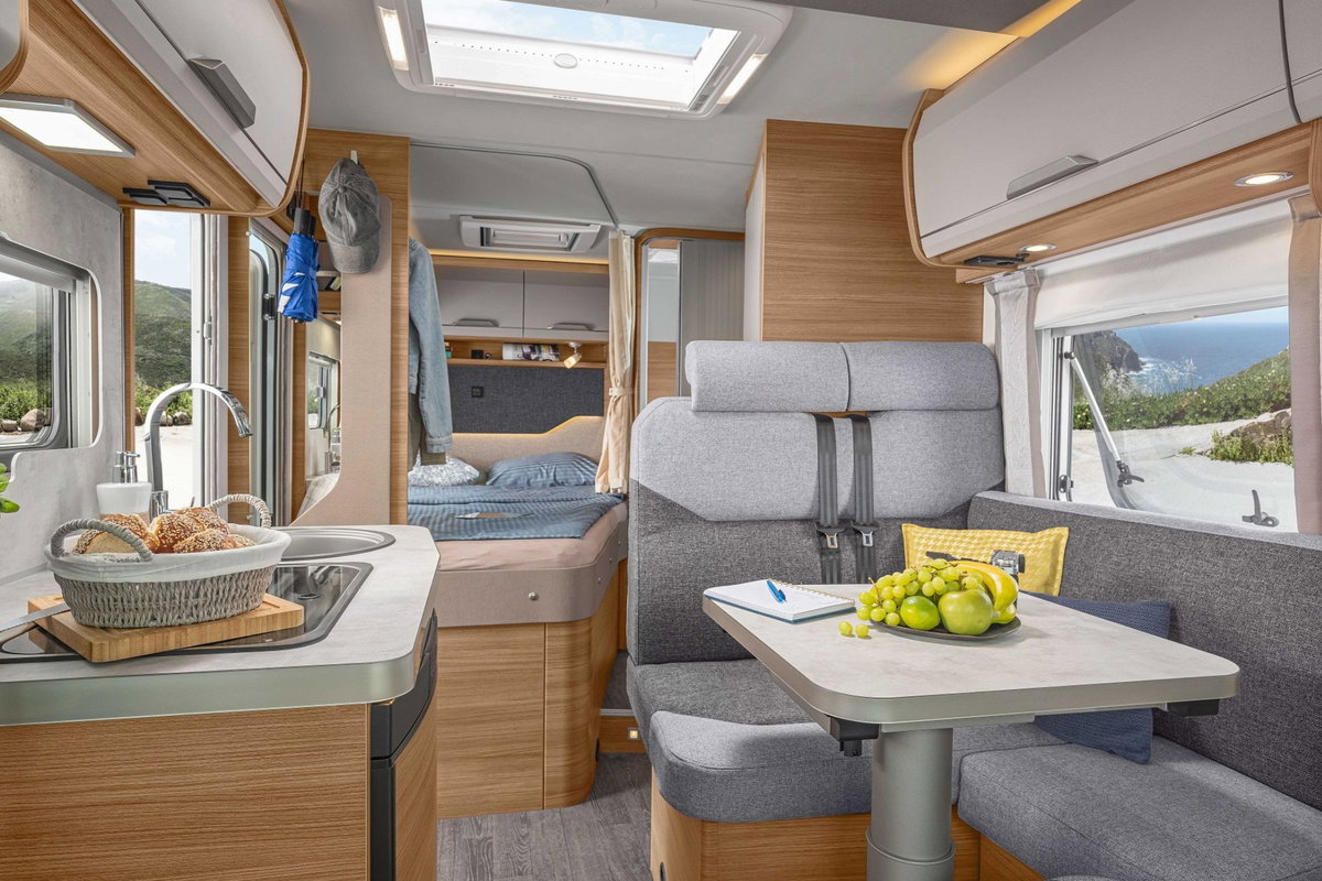 Open lines of sight ensure a generous feeling of space in the Knaus Van Ti. (c) Knaus Tabbert AG