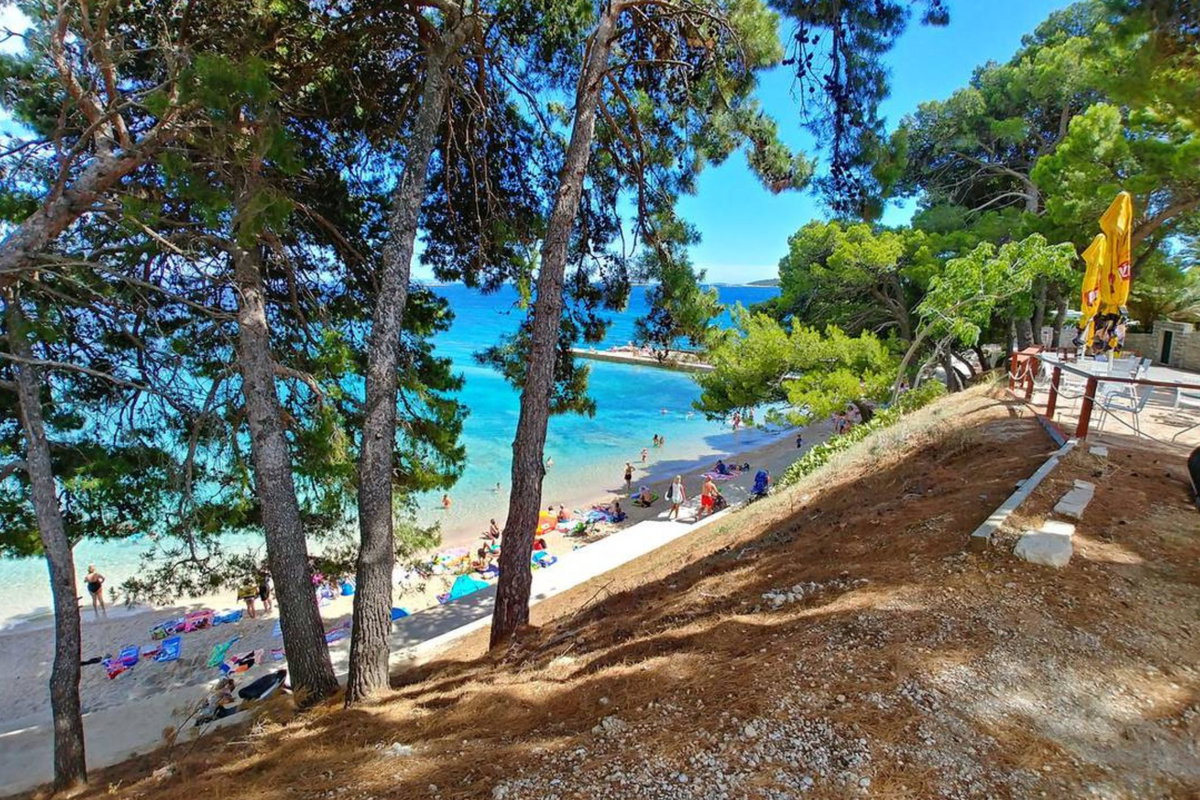Campsites Dalmatia - In the south of Dalmatia, Trstenica campsite offers relaxation under the Croatian sun for fans of free physical culture. © camping.info