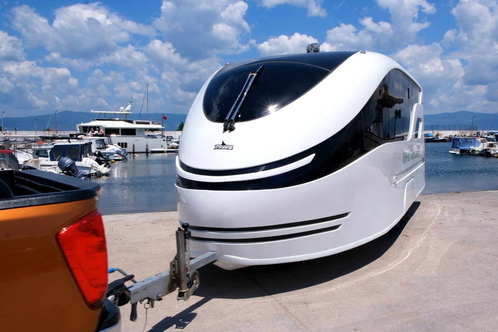 Luxury caravan Sealvans for land and water: caravan and boat in one - for varied adventures