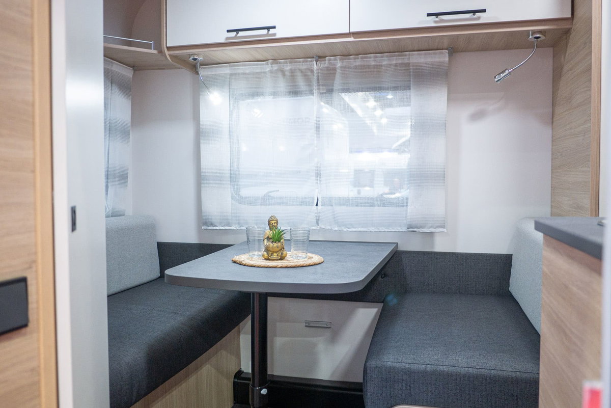 Sterckeman Easy 390 CP Caravan Salon 2023 seating group
