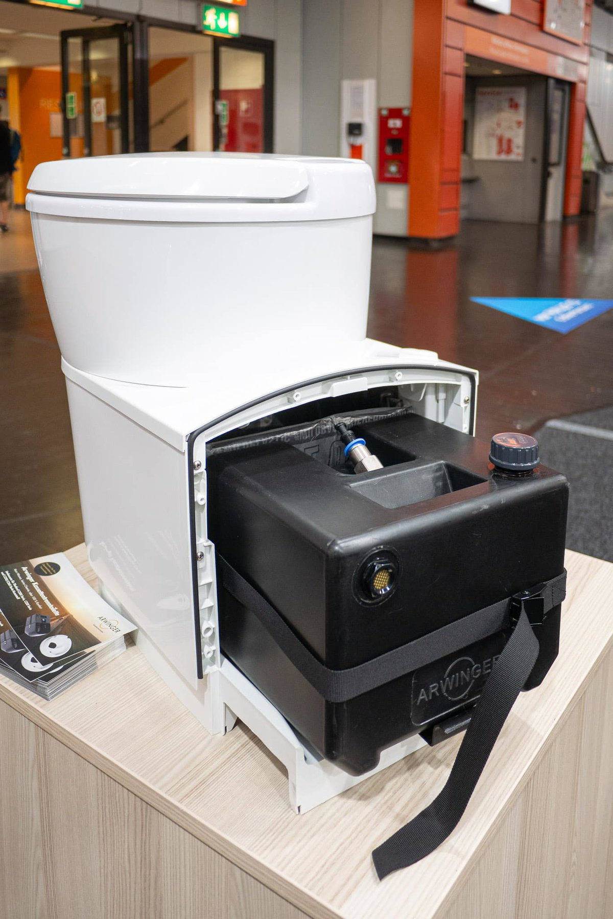Arwinger Kassetten-Trenntoilette Caravan Salon 2023