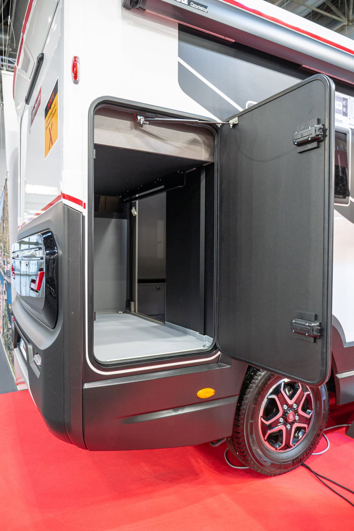 Challenger X 250 Open Edition 2024 Heckgarage Caravan Salon 2023