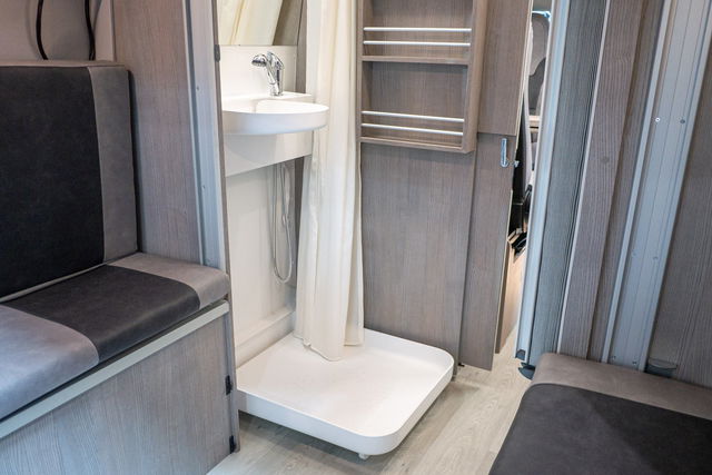 FurgoK Xpace 600+ (2024): innovative campervan with ultra-high roof and flexible bathroom - with 360° view!