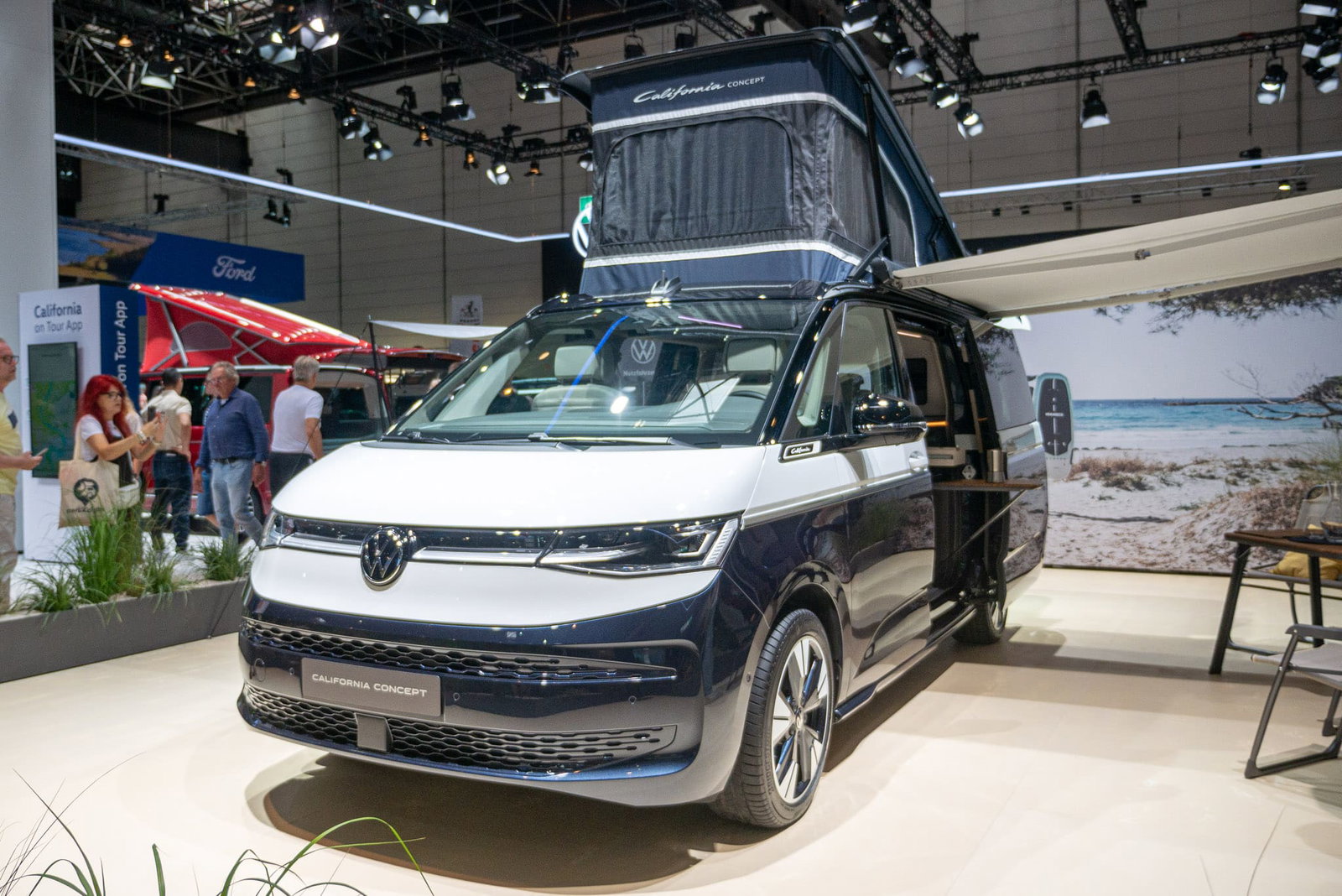 VW Multivan California CONCEPT: World premiere of the concept study at the Caravan Salon - with 360° tour!