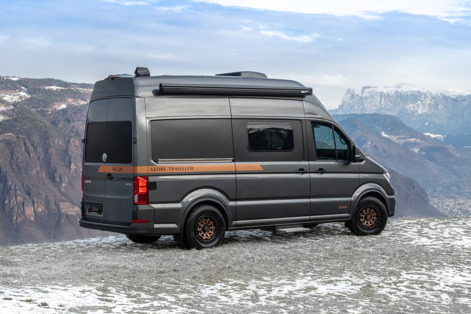 Globe-Traveller Falcon: winterized luxury campervan with efficient insulation from Poland - perfect for winter camping!