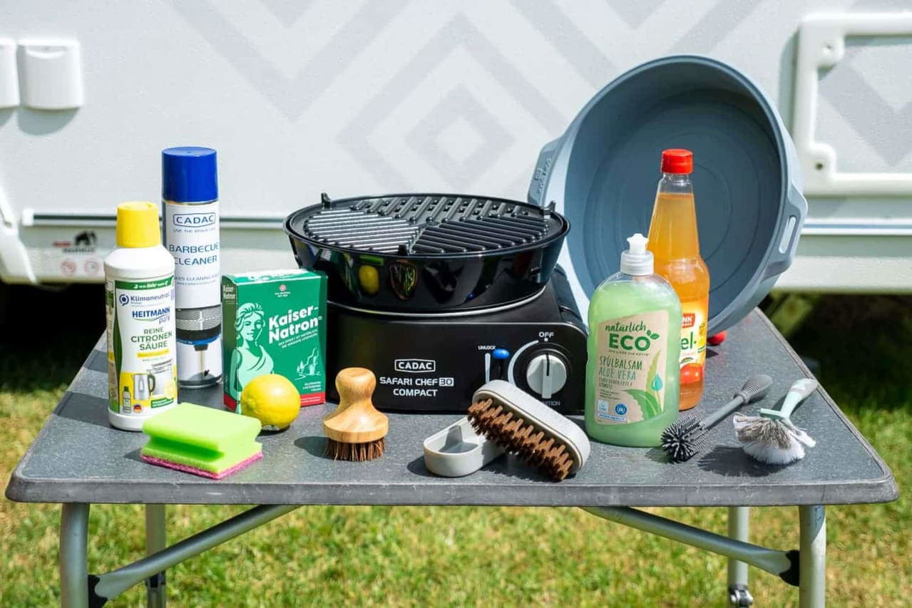 Cleaning your CADAC grill: accessories, tips & hacks for spotless grill plates
