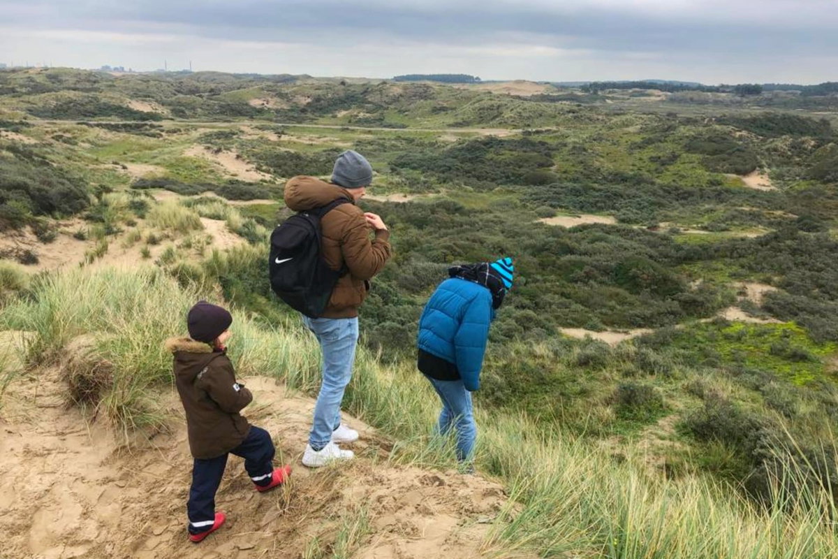 Checklist: Camping with a child - Family hiking