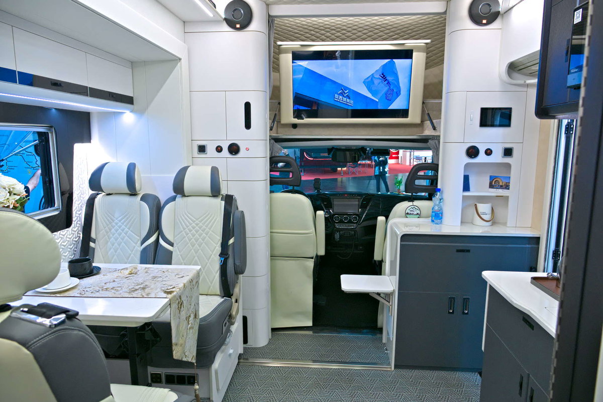 Deddle RV EASY TOUR E-MAX - Fahrerkabine Caravan Salon 2024