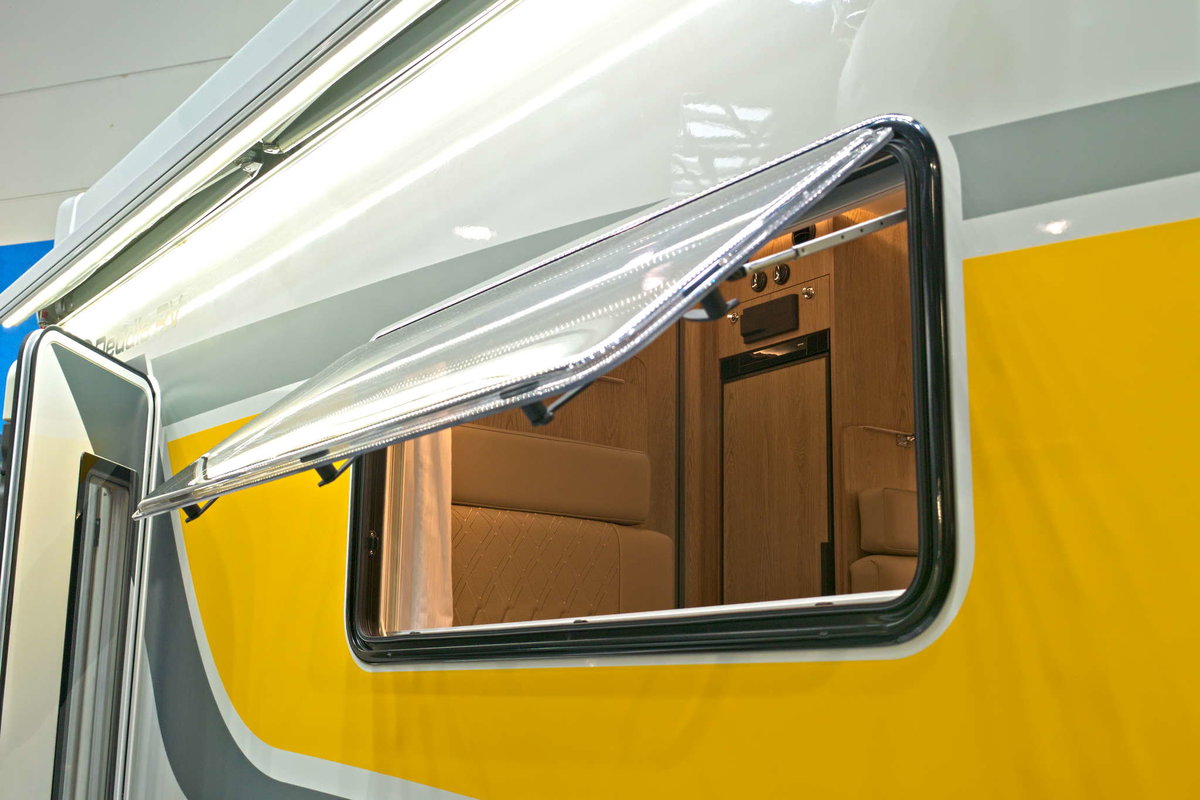 Deddle RV EASY TOUR E-PRO - Fenster Caravan Salon 2024