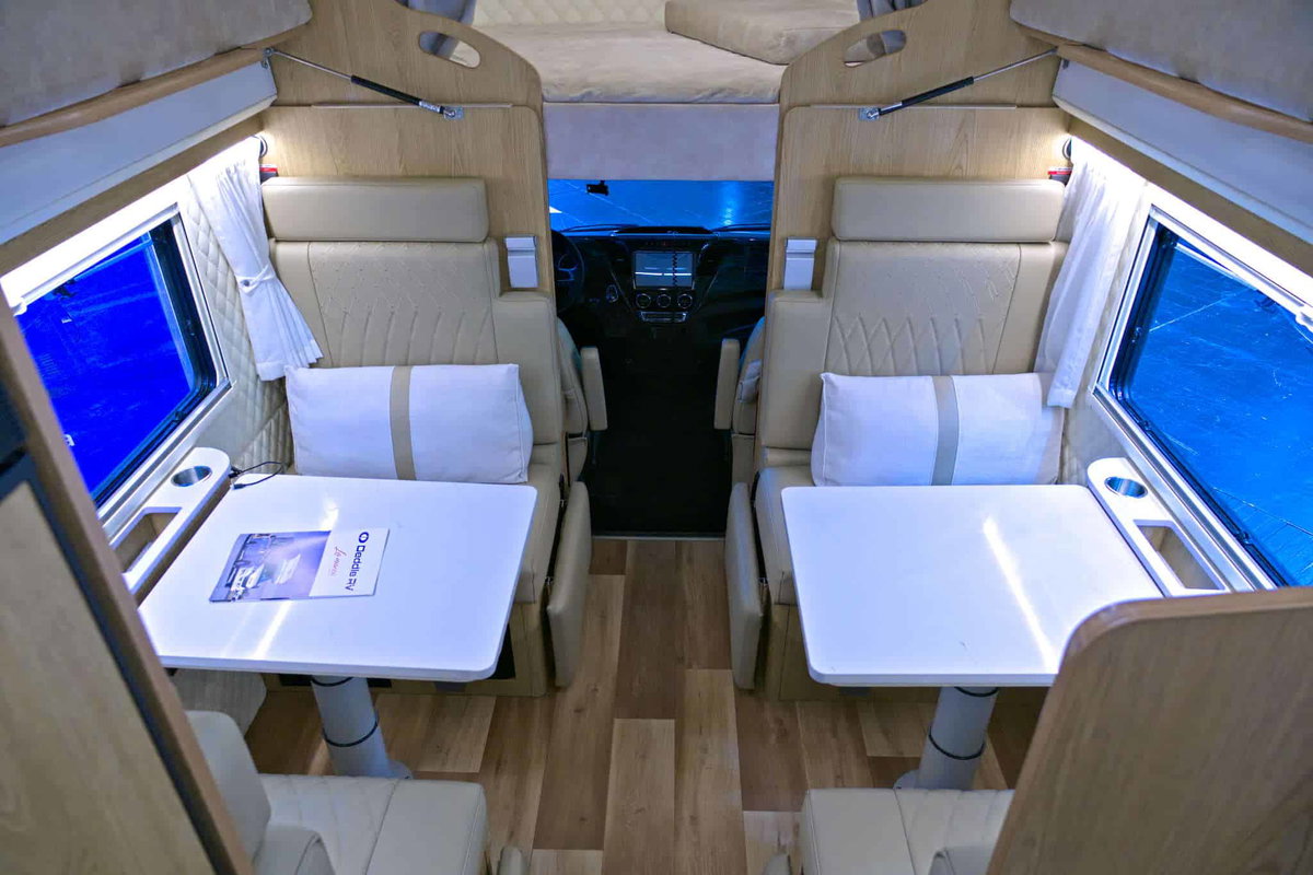 Deddle RV EASY TOUR E-PRO - Sitzgruppe Caravan Salon 2024