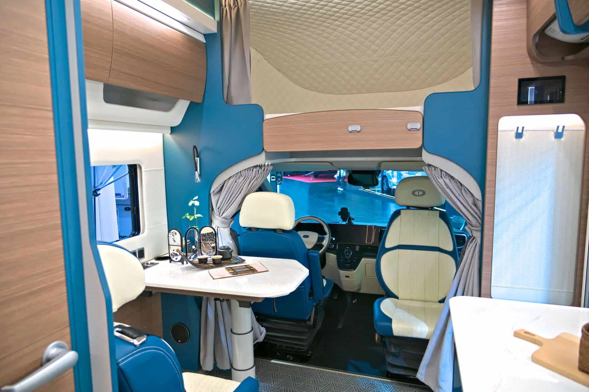 Deddle RV Youfo - Fahrerkabine Caravan Salon 2024