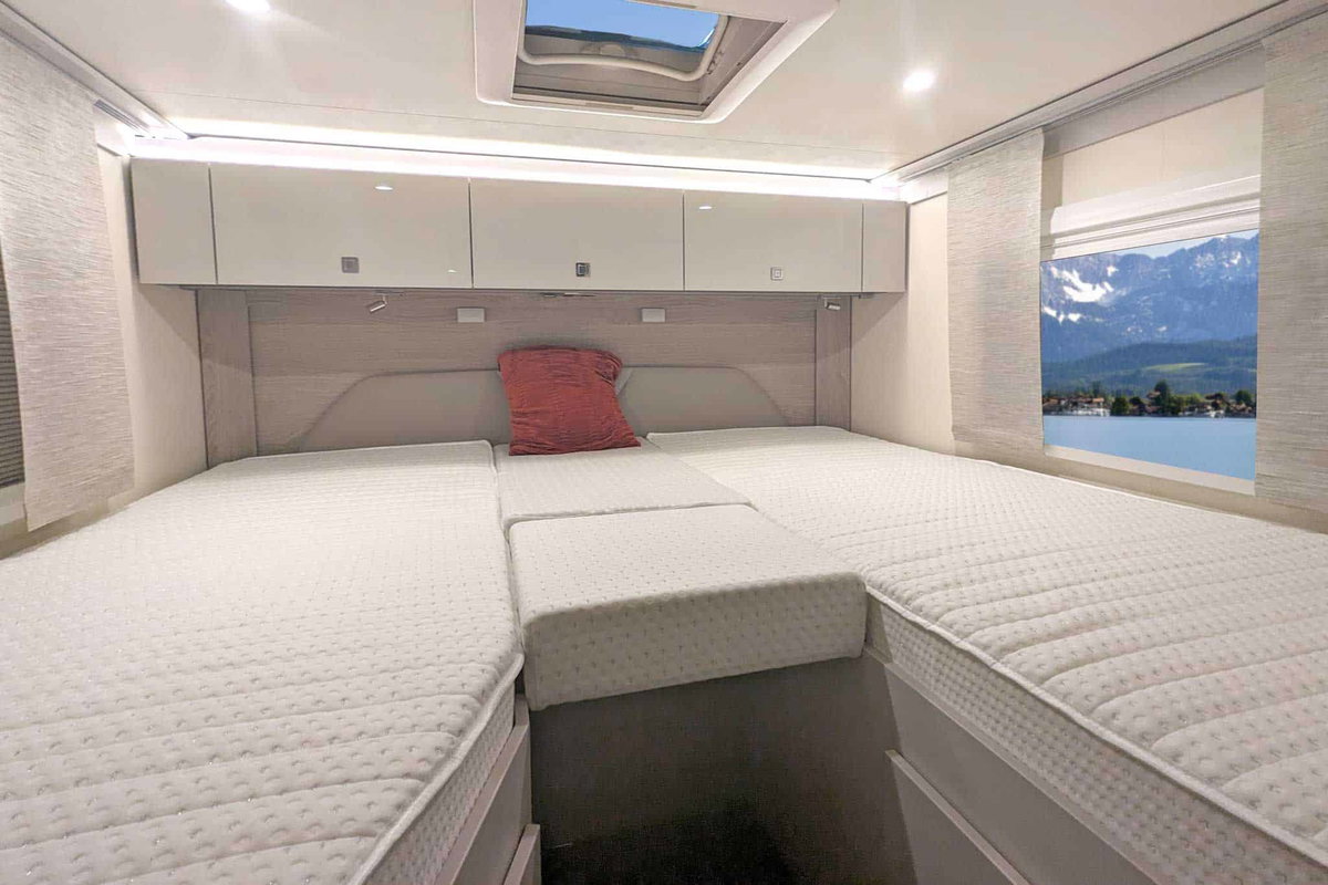 Bürstner Lineo T 690 G single beds