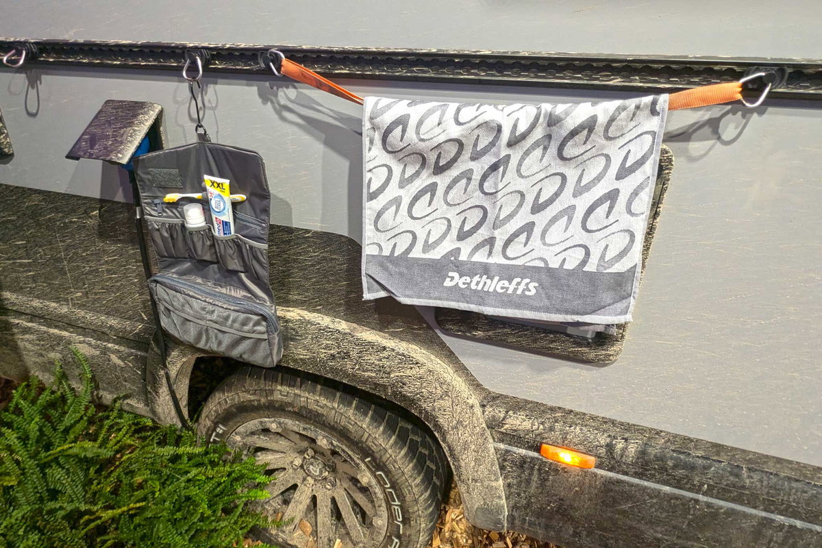 Dethleffs Globebus Performance 4x4 (2025) Airline-Schiene außen Caravan Salon 2024