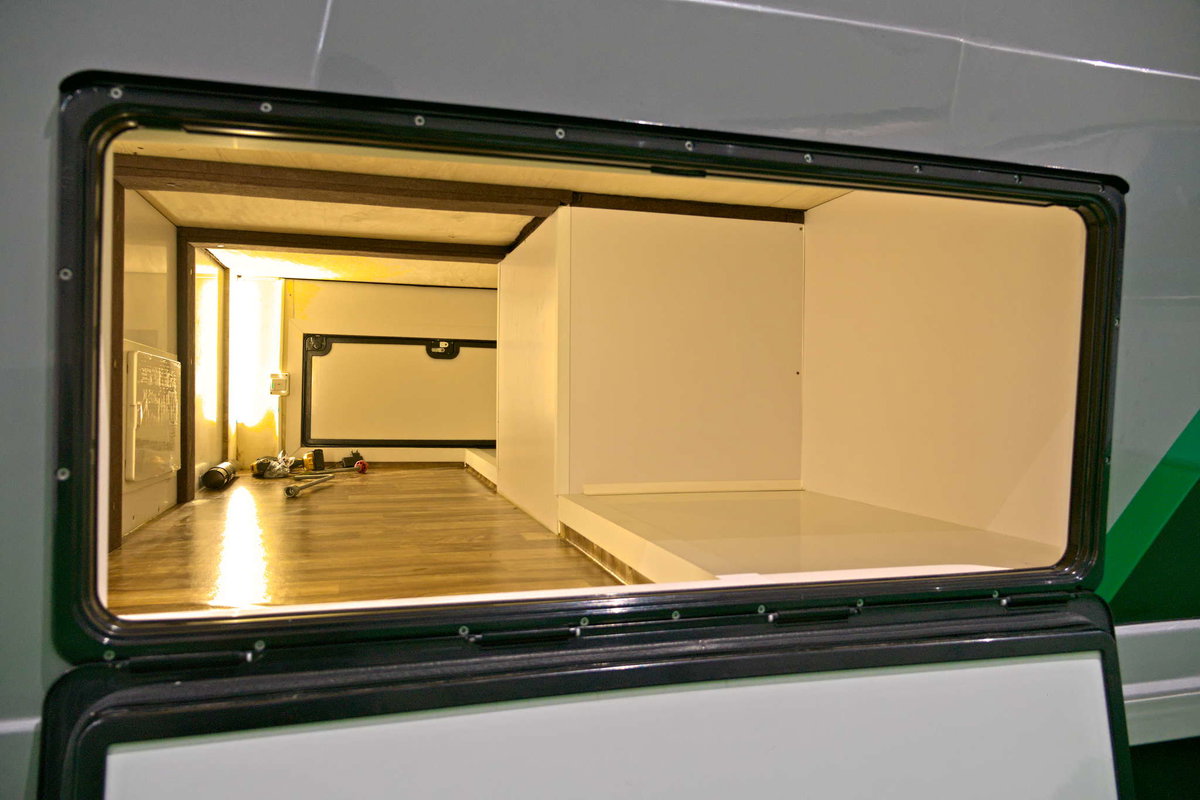 Derubis Series 7 Heckgarage Caravan Salon 2024