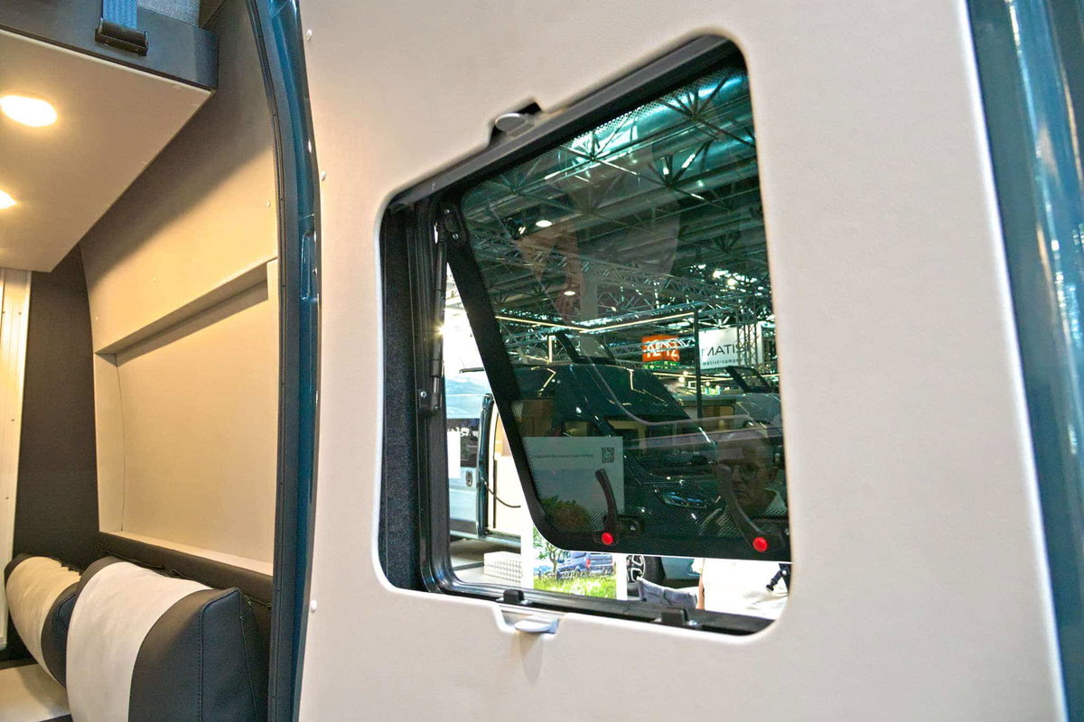 FURGOK X-LOUNGE 600+ (2025) Fenster Caravan Salon 2024