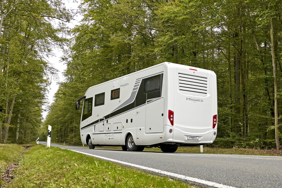 Innovative luxury motorhome: Phoenix presents the Top-Liner 9000 BMLX