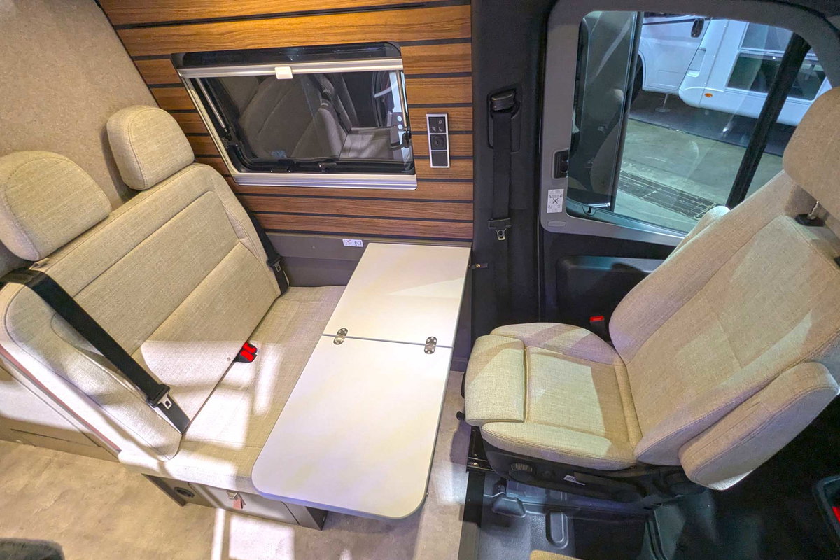Hymer Grand Canyon S 700 (2025) auf der CMT 2025 - Sitzgruppe