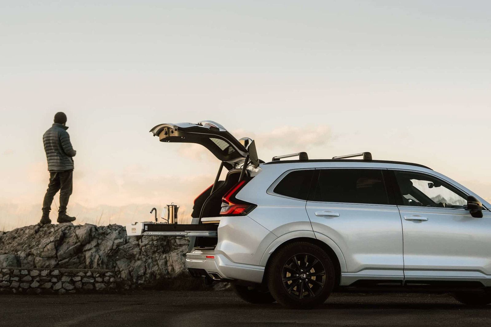 Honda CR-V Dream Pod: Compact mini camper based on a plug-in hybrid SUV
