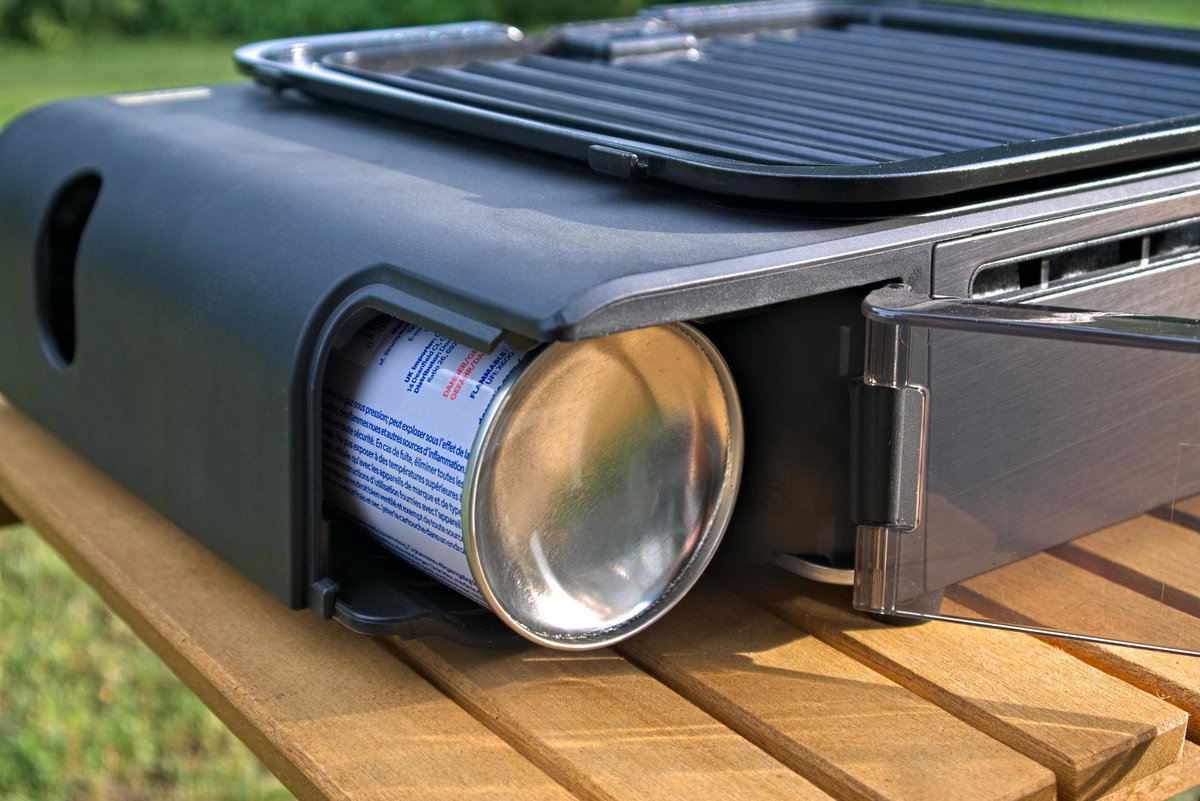 Camping stove with cartridge