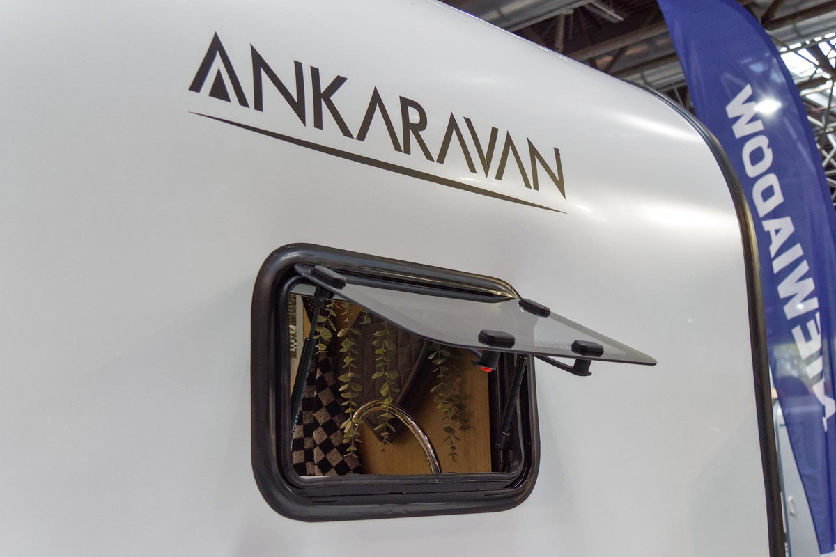 Ankaravan Mini 270 pop-out window