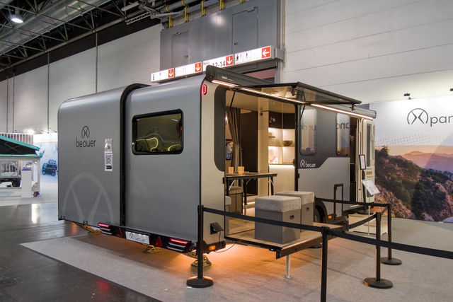 Compact caravan becomes a luxury home: how this handy trailer turns into an XXL mobile home