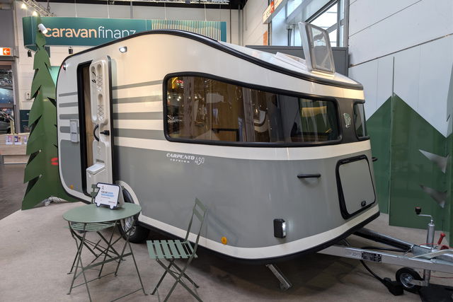 4.30 meters, 4 sleeping spots, no gas on board: what can the Carpento 430 compact caravan do?