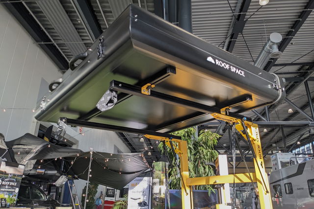 Dachzelt allein aufs Auto heben? Dieser Lift stemmt 100 kg für dich