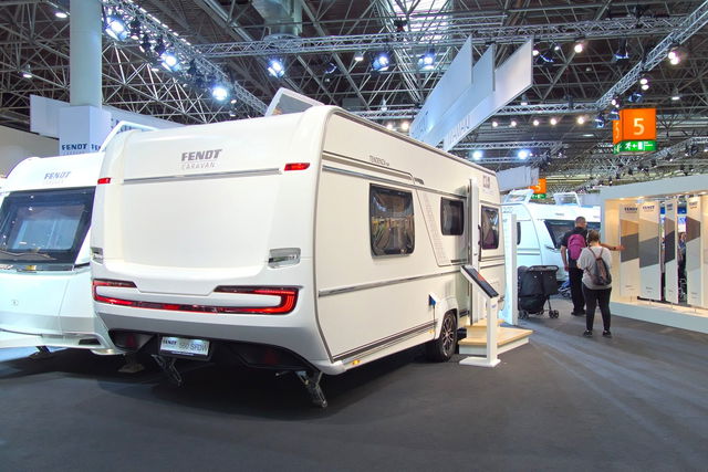 Perfect for year-round camping? High-end caravan with French bed and hot-water heating