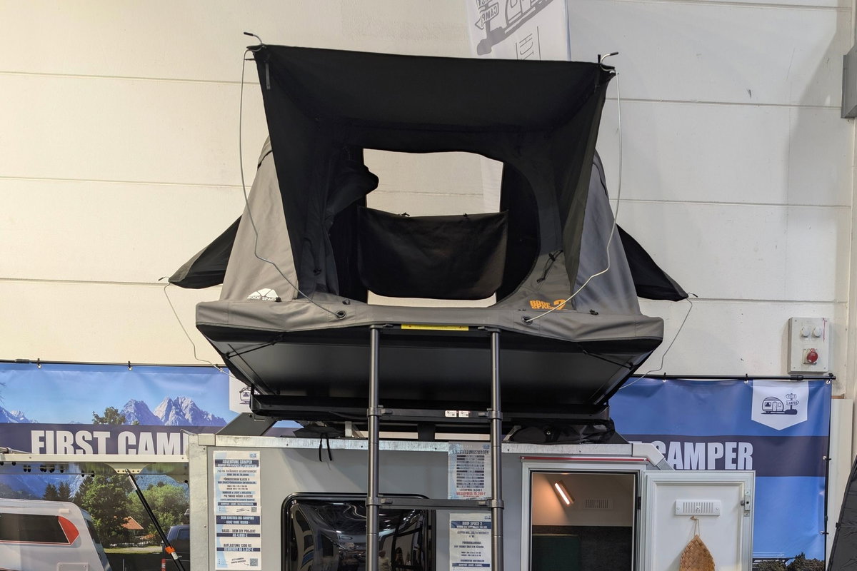 Mini caravan with roof tent