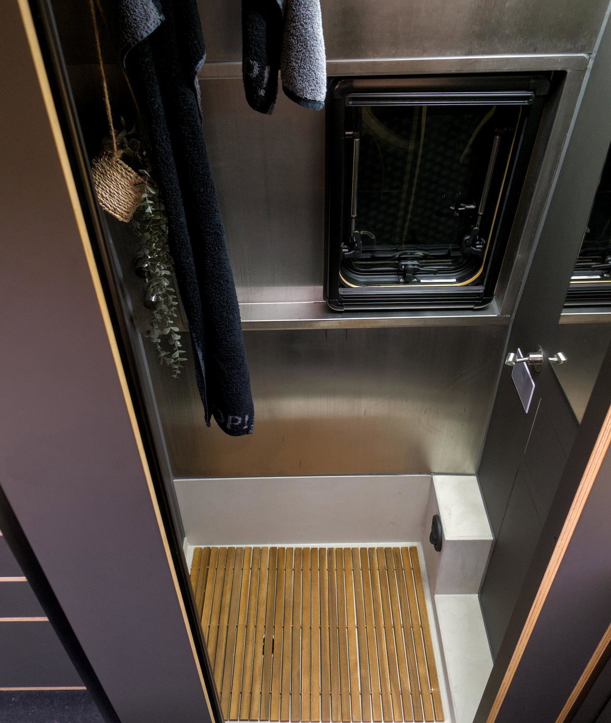 KEC Mountaineer Grand Expedition at Caravan Salon 2026: shower.