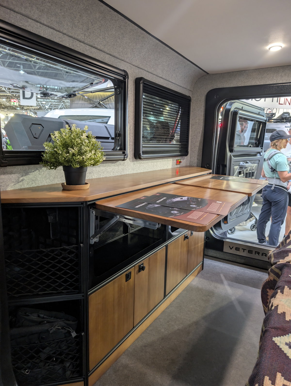 Lidu Veteran 350 fold-out tables inside the trailer