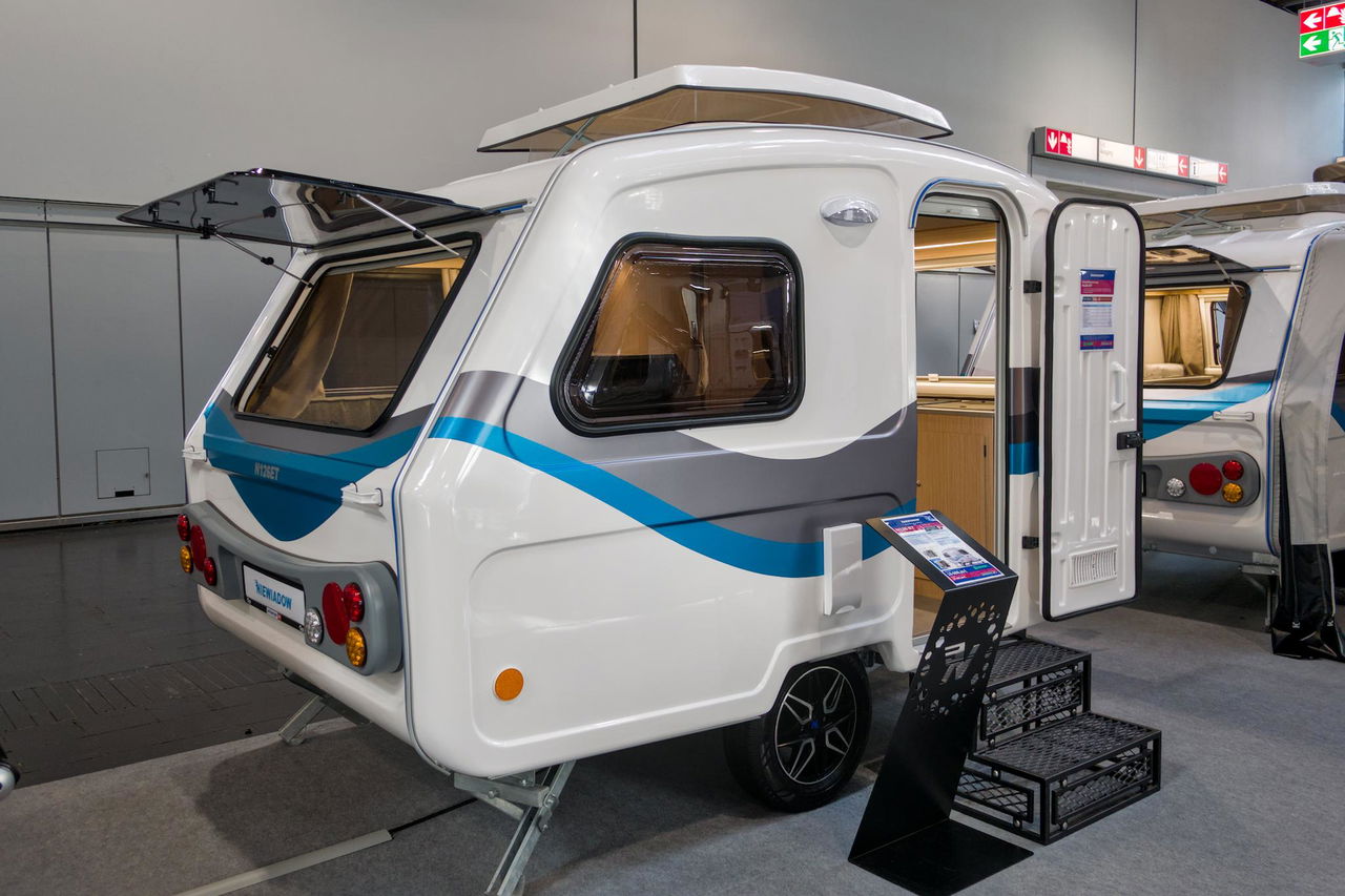Built for over 50 years, now with a toilet: Can the cult egg from Poland hold its own against the Turkish mini caravans?